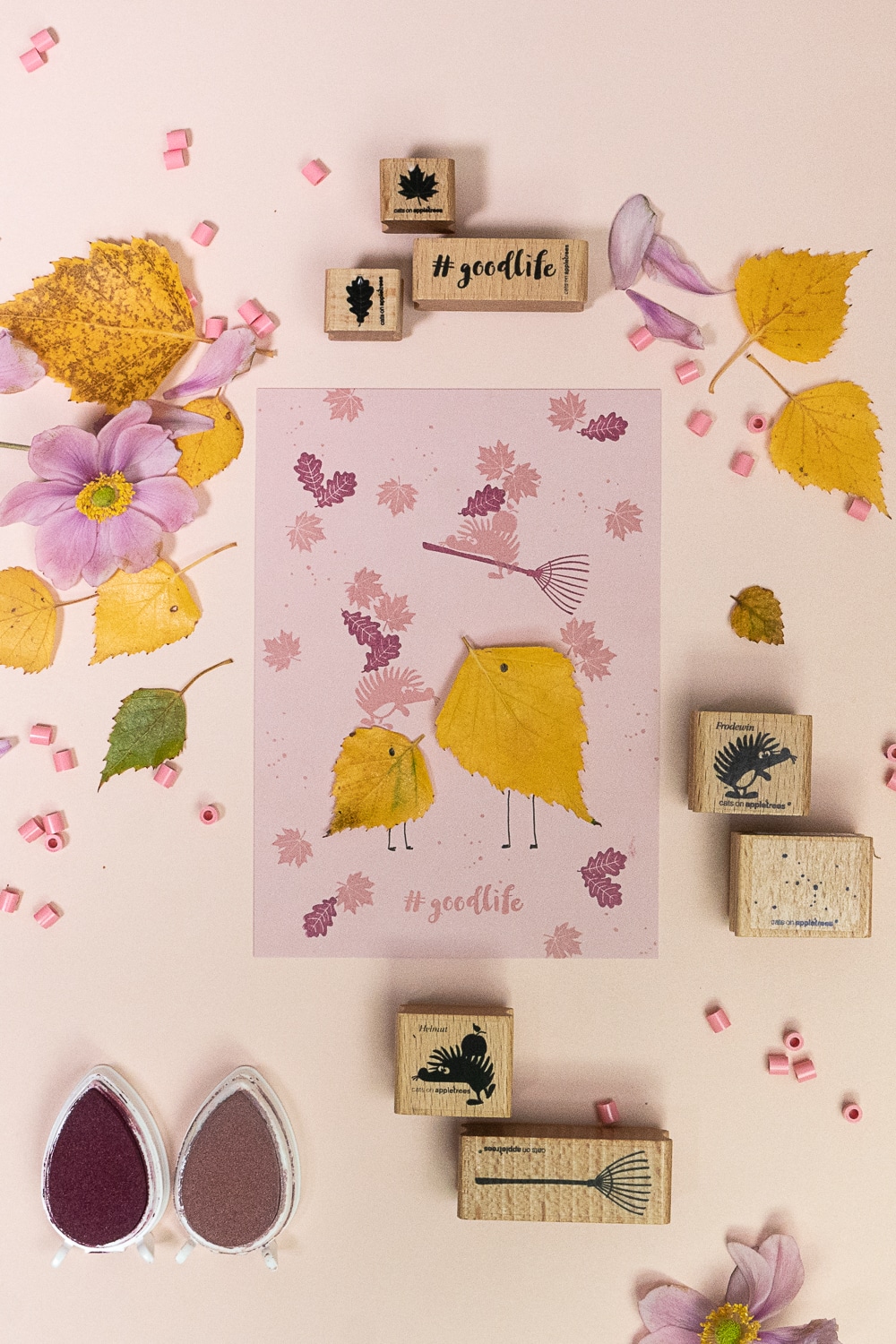 Mit Blättern & Stempeln zaubern wir eine herrlich bunte Herbstkarte