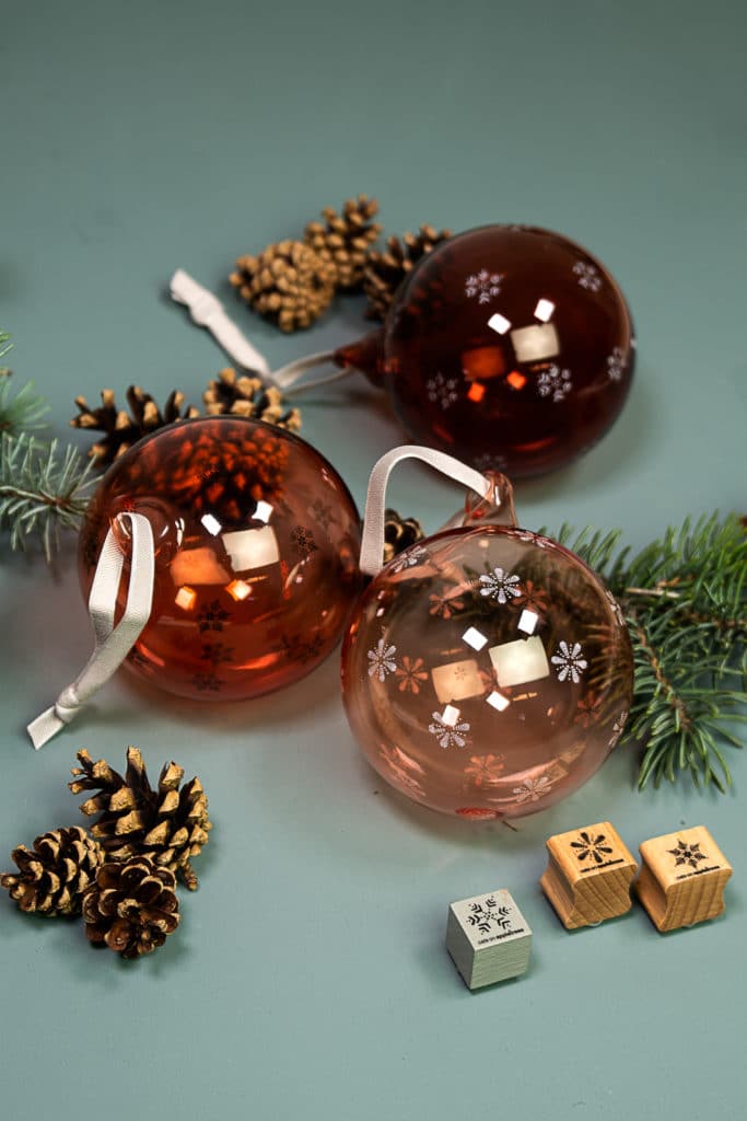 Idea for stamped tree balls as Christmas decoration