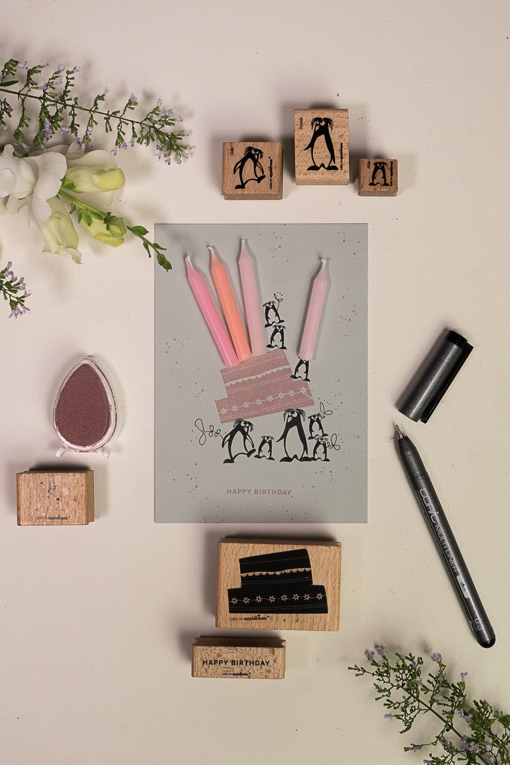 Idee für eine selbst gestempelte Geburtstagskarte mit echten Kerzen