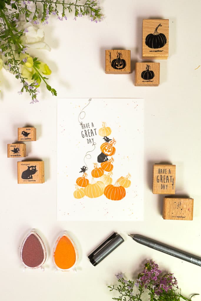 Stamping fun: Surprise card with cat Minnegard with pumpkin head